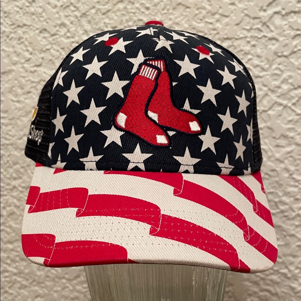 ⭐️NWOT MLB Genuine Boston Red Sox SnapBack Cap w Embroidered Logo Sports Fans